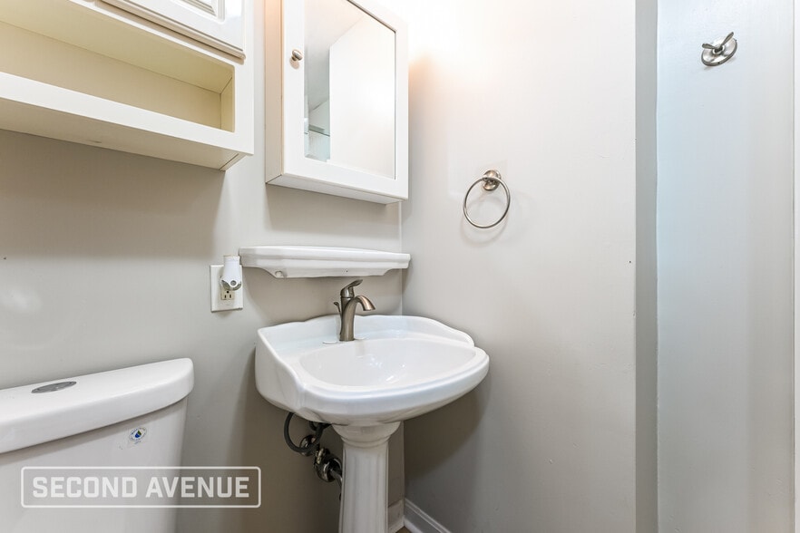 Building Photo - 1514 James St