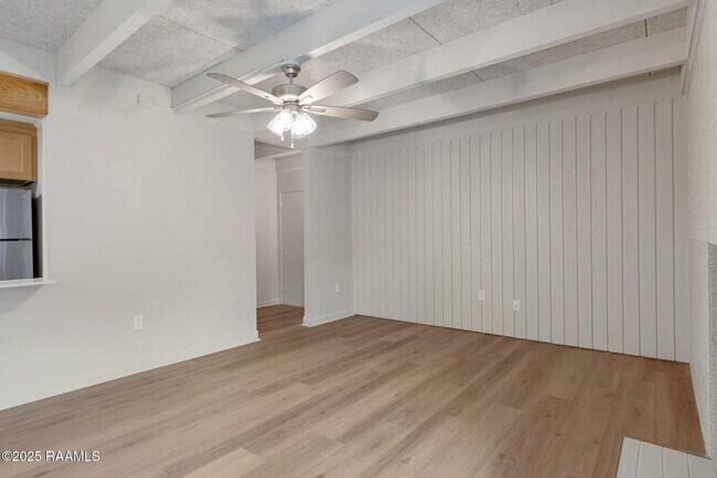 Building Photo - 1008 S College Rd