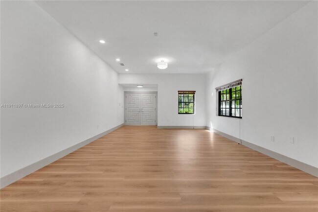 Building Photo - 443 SW 21st Rd