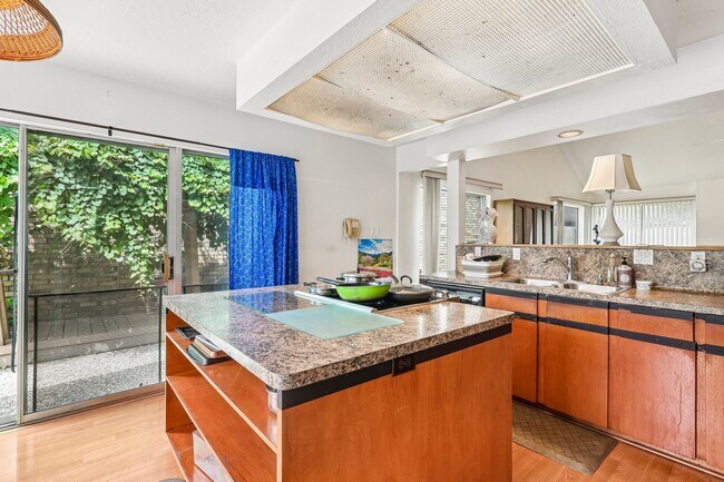 Building Photo - 1723 Sullins Way