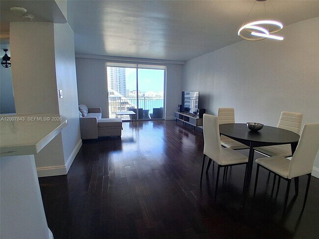 Building Photo - 770 Claughton Island Dr