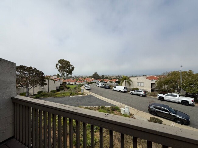 Building Photo - Stunning 2B/2.5BA Townhome in Carlsbad w/ ...