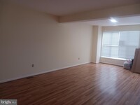 Building Photo - 205 Hillside Ct