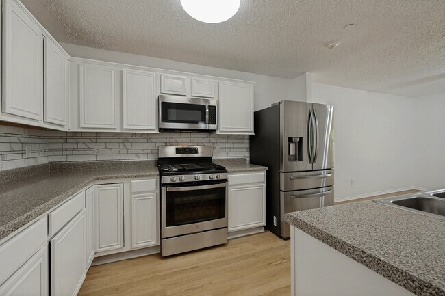 Building Photo - 5518 Heathercrest Dr
