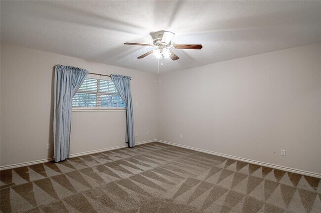 Building Photo - 203 Pine Valley