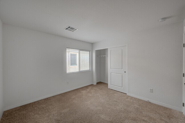 Building Photo - 630 Great River Ave