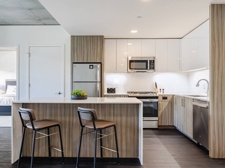 Building Photo - 1550 NW Naito Pkwy