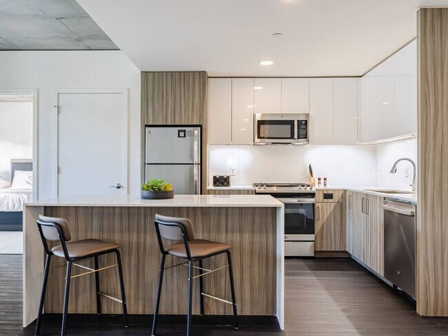 Building Photo - 1550 NW Naito Pkwy