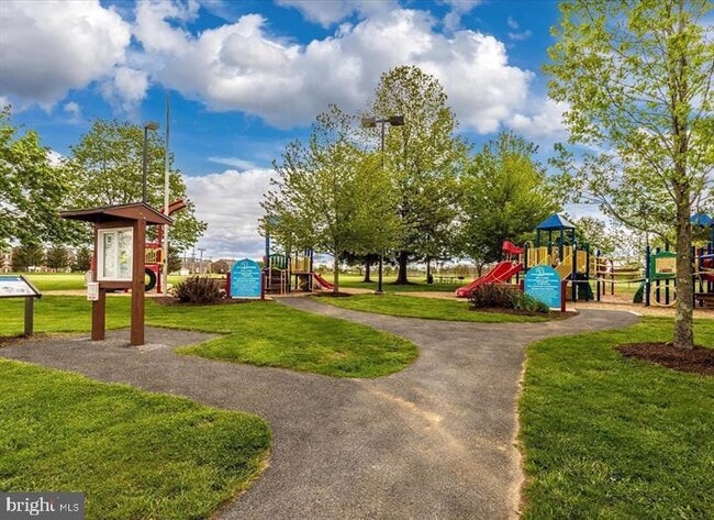 Building Photo - 8627 Satinwood Dr