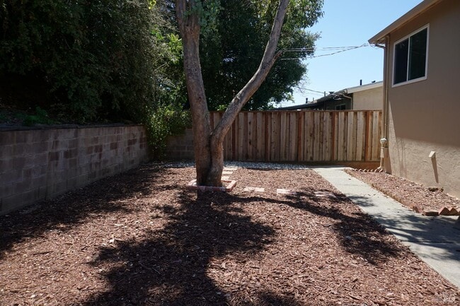 Building Photo - 142 El Poco Pl