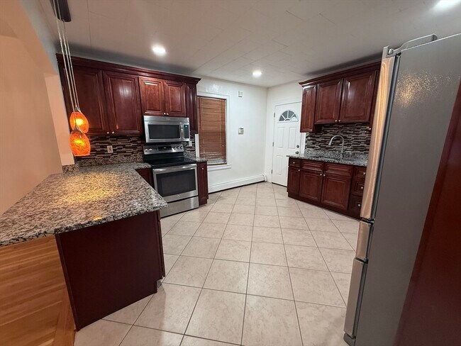 Building Photo - 1433 River St