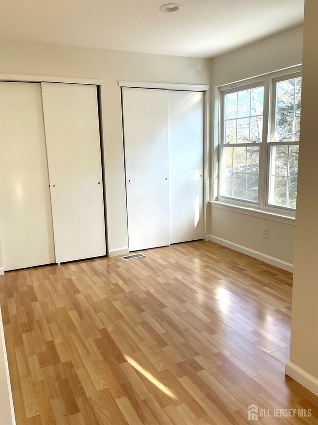 Building Photo - 246 Hyde Park Rd