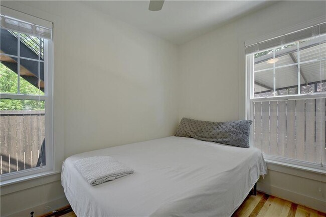 Building Photo - 4518 Red River St