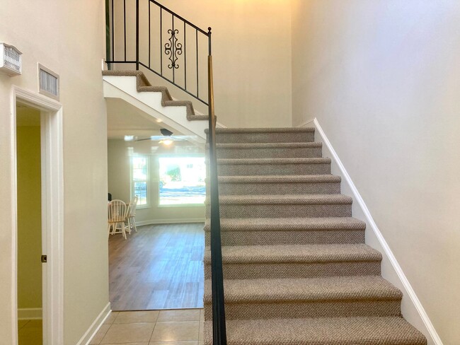 Building Photo - 2 bedroom, 2.5 bath condo in "The Islands"