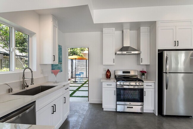 Building Photo - Lafayette Duplex