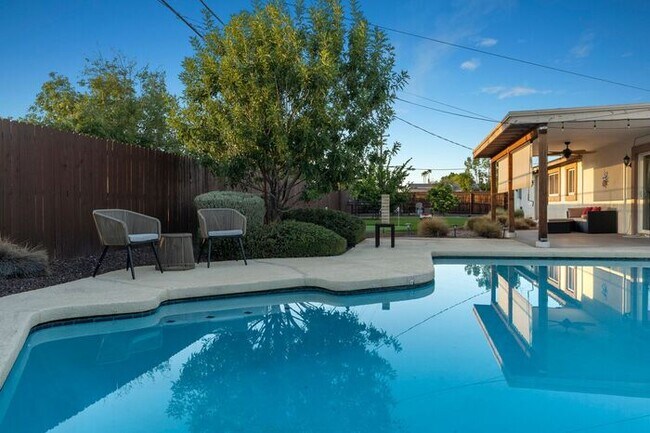 Building Photo - UN-FURNISHED!! 3 Bedroom/ 2Bath in Heart of Scottsdale!!