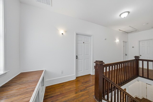 Building Photo - 5 Bedroom Virginia