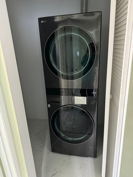 Building Photo - 4406 Coloma Ave