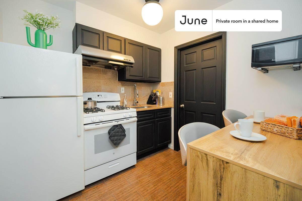 Building Photo - Room in Shared 3 bed/1 bath home in Chinatown