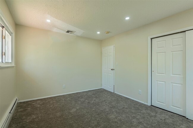 Building Photo - 2515 S Seamans Neck Rd