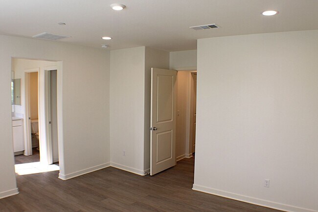 Building Photo - 3 Bed | 2.5 Bath | 1,733 Sq Ft | Built 2021 | Gated Community