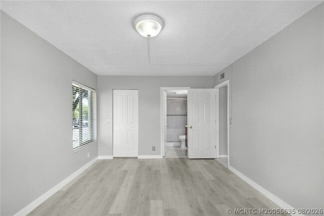 Building Photo - 1008 Green Pine Blvd