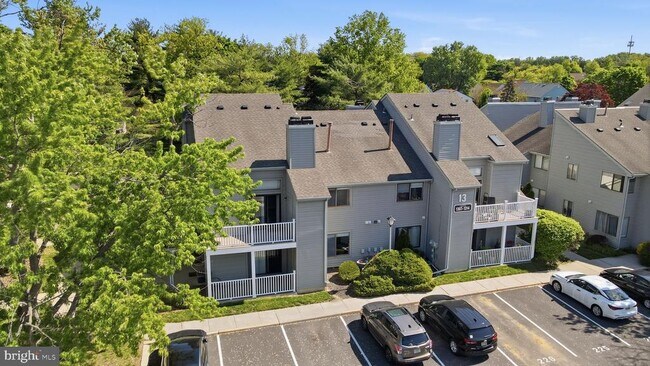 Building Photo - 1310 Roberts Way