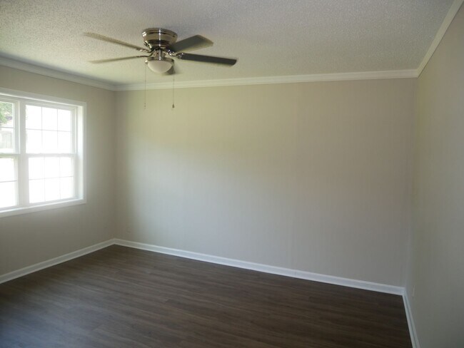 Building Photo - 2011 Coral Hills Dr