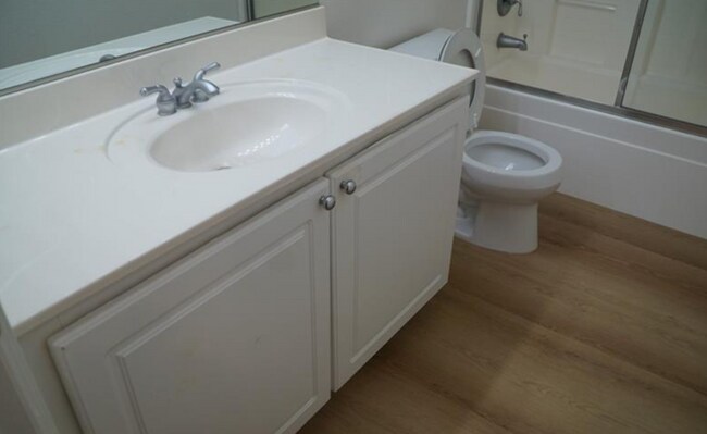 Building Photo - 518 Center Green Dr