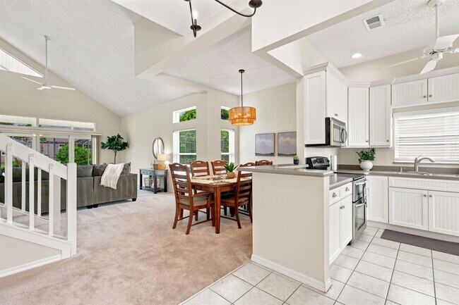 Building Photo - 233 Kingston Dr
