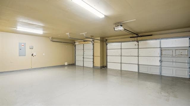 Building Photo - 613 W Sheila Cir