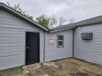 Building Photo - 5906 Hillsboro St