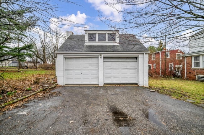 Building Photo - 10920 Granger Rd