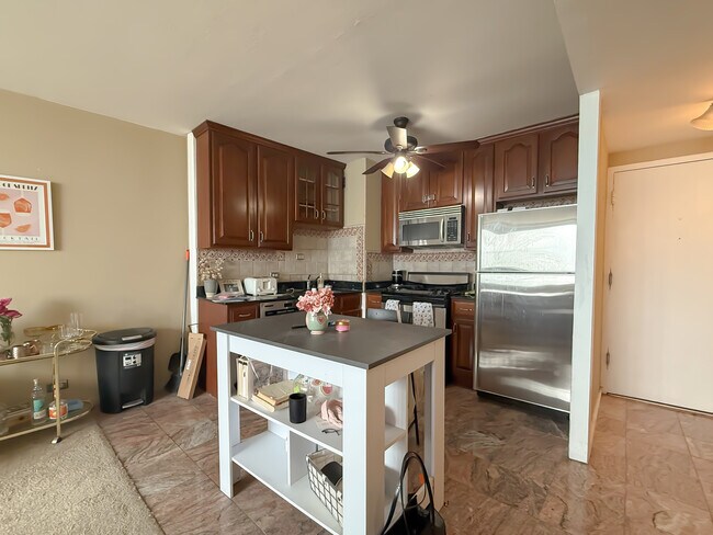 Building Photo - 1150 N Lake Shore Dr