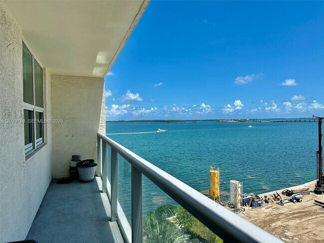 Building Photo - 1155 Brickell Bay Dr