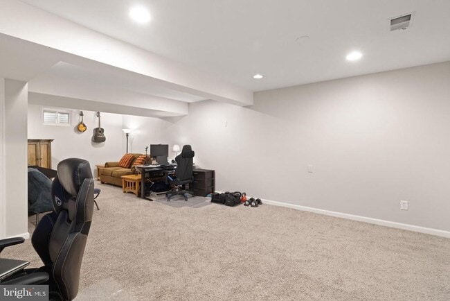 Building Photo - 8573 Tyrolean Way