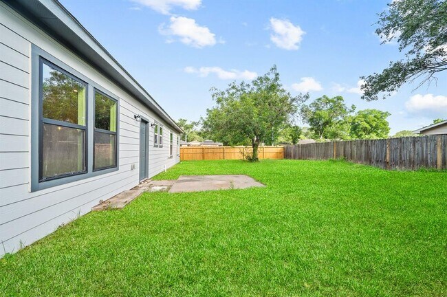 Building Photo - 16346 Summer Dawn Ln