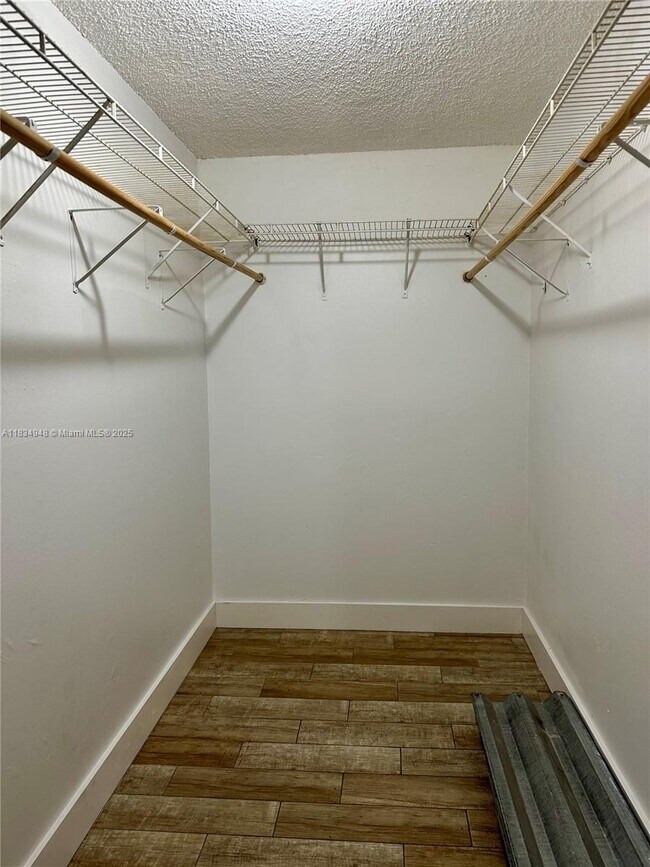 Building Photo - 2565 W 56th St