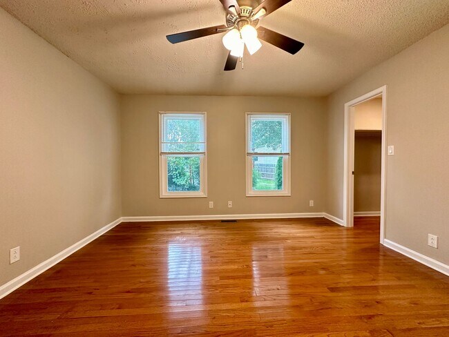 Building Photo - Stunning Single-Family Home with Plenty of...