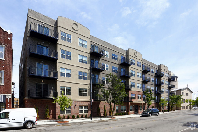 Primary Photo - HIGHPOINT Albany Park on Kedzie