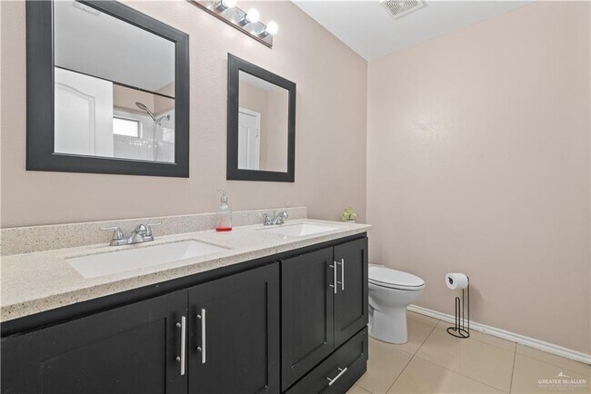 Building Photo - 23 Violet Ave