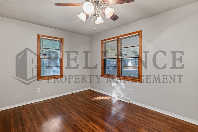 Building Photo - 918 N Clara St