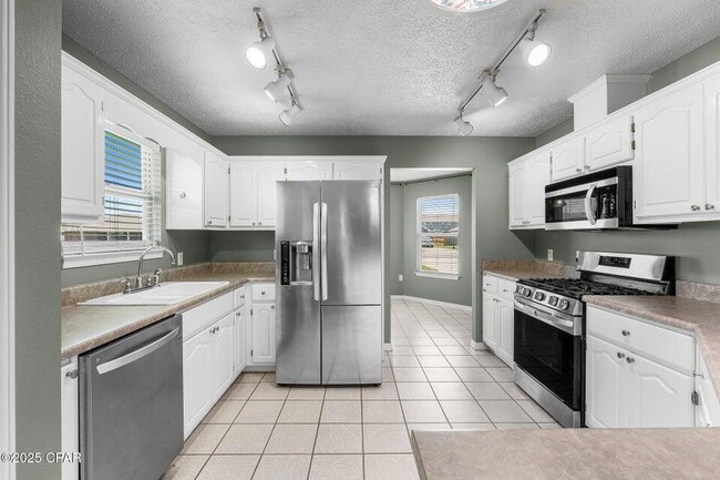 Building Photo - 1707 Scarlett Blvd
