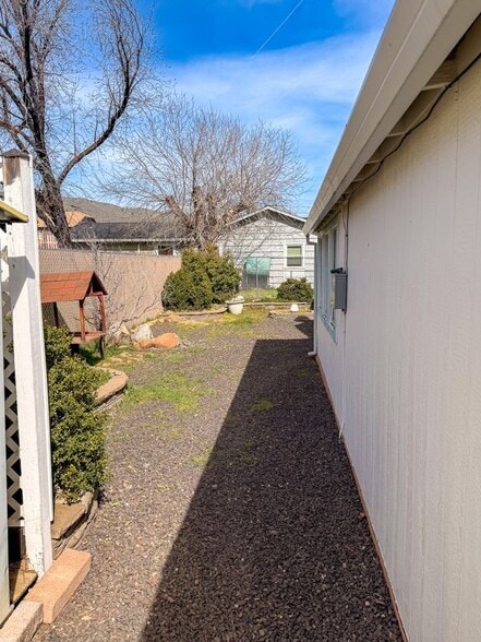 Building Photo - 615 Shasta Ave