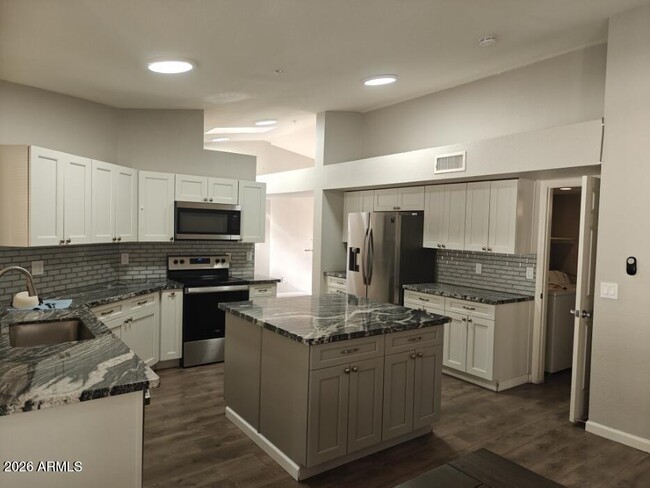 Building Photo - 4038 E Thistle Landing Dr