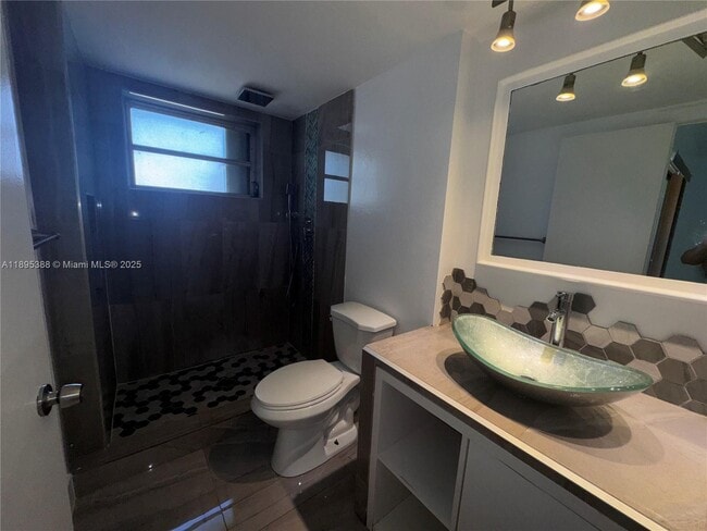 Building Photo - 8405 SW 137th Ave