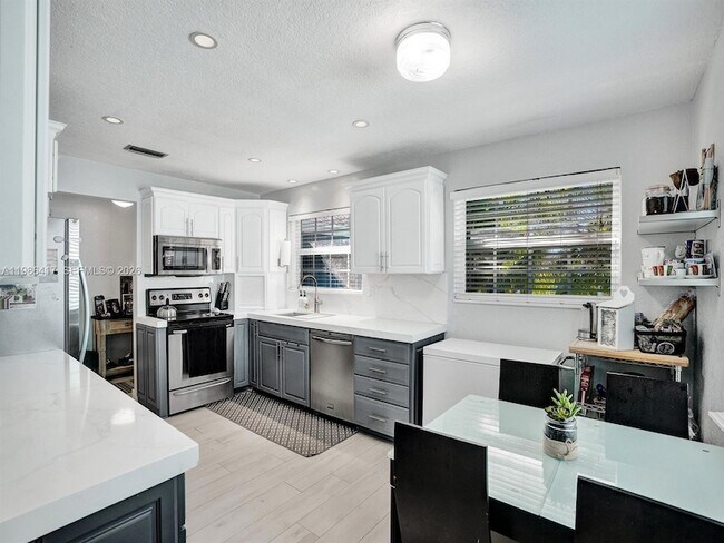 Building Photo - 217 SE 5th St