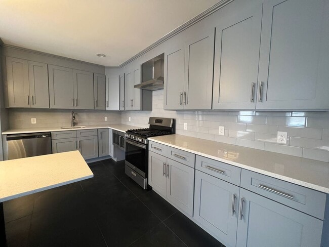 Building Photo - 306 Exchange