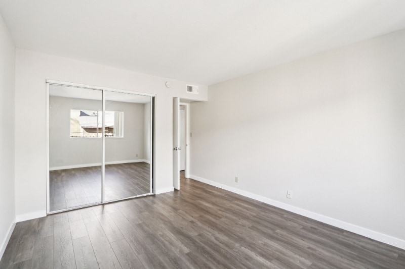 Building Photo - 700 E Cedar Ave