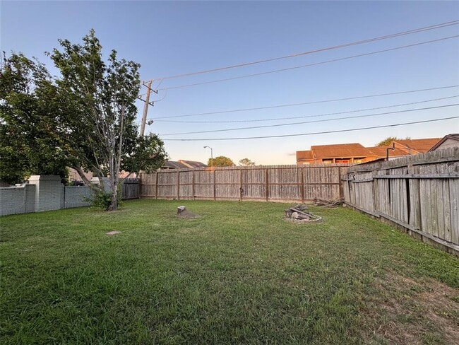 Building Photo - 9403 Bollingbrook Dr